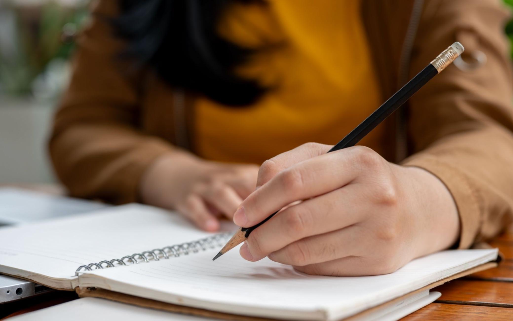 Modernes Arbeitsumfeld mit digitalen Analytics-Tools